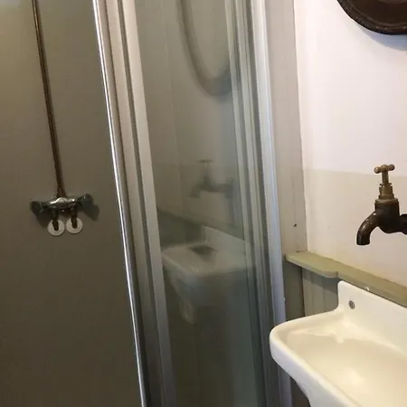 Jaktstuga Gipsy Wagon Near Amsterdam And Velzeroord