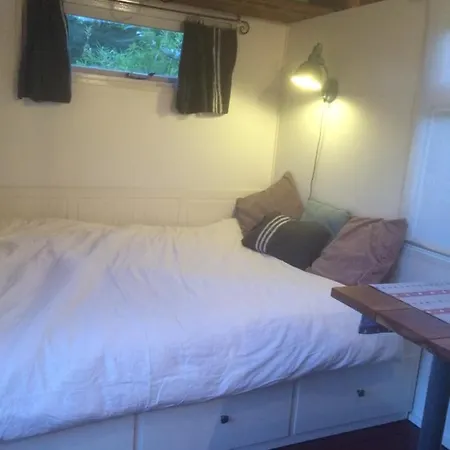 Gipsy Wagon Near Amsterdam And Jaktstuga